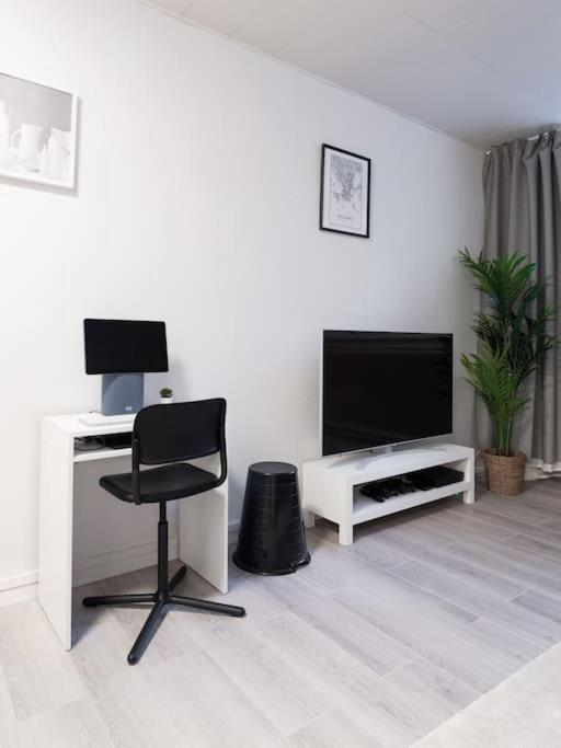 Apartment Cozy Roomy Flat Next To Tram Stop @ Kallio